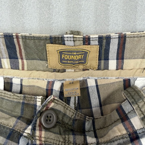Foundry Brown Plaid Cargo Shorts,Mens Size 48 - Picture 2 of 3